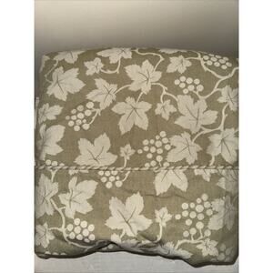 Atelier Martex by Westpoint Stevens King Jacquard Woven Grapevine King Duvet